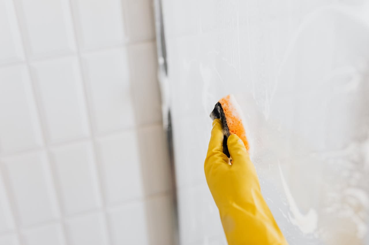 Cómo limpiar la mampara de la ducha